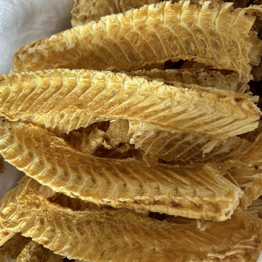 遂溪县足干鳕鱼骨颜色金黄漂亮，精品大骨肉多煲汤补钙 海产干货批发