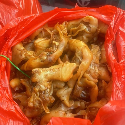 商河县酱香去骨羊蹄，熟度好，味道好，加热即食。