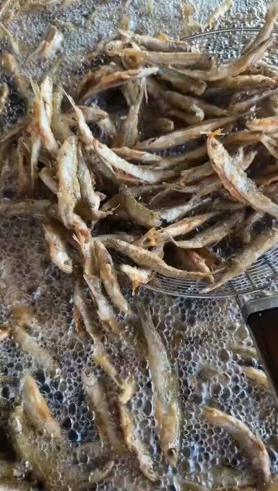香酥开肚小河鱼 地摊电商批发香酥小河鱼有盐白条鱼干面粉鱼干