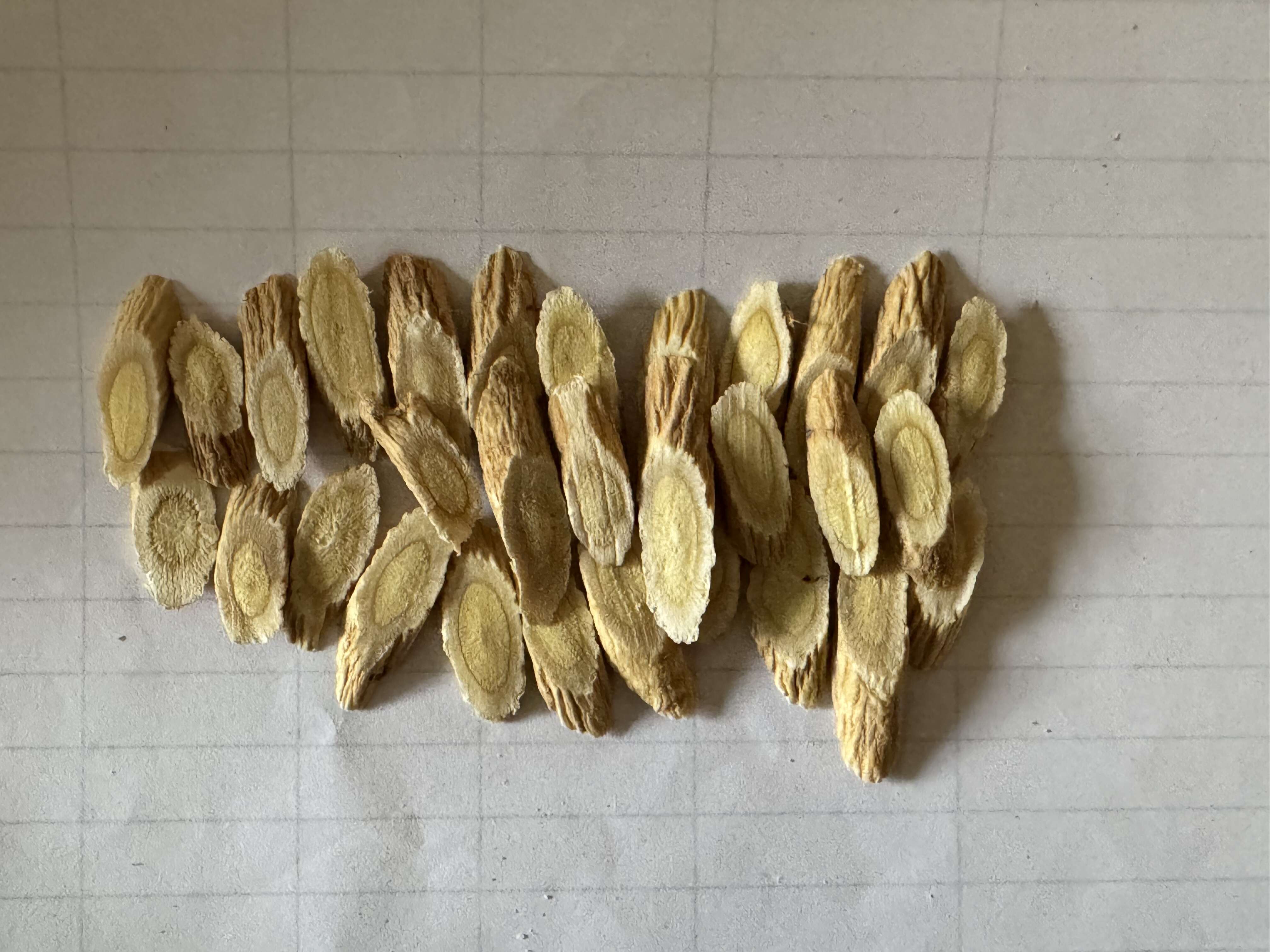 【优选】甘肃道地黄芪纯手工无硫黄芪片基地直供品对接制药厂药店