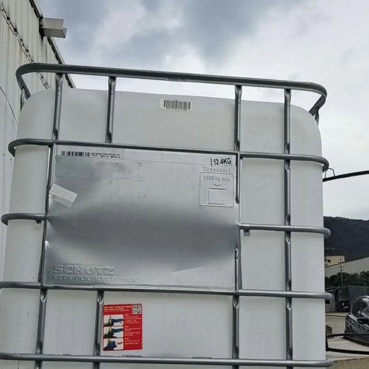 兰州1000 升带铁架吨桶急需出售价格每个 130 元，全国包邮