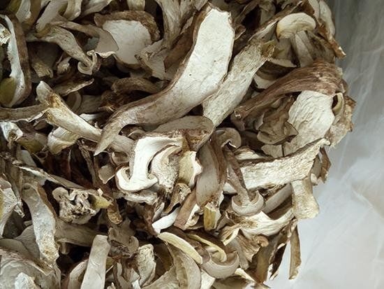罗平县白乳牛肝菌 干牛肝菌