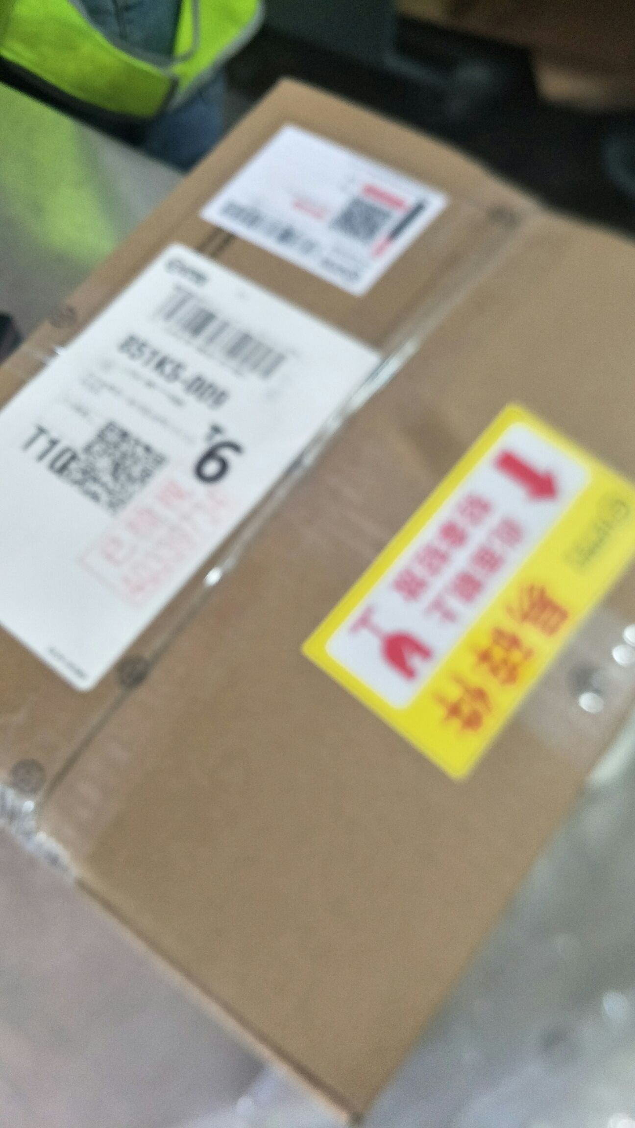  纯正土蜂蜜，绝不添加任何添加剂。