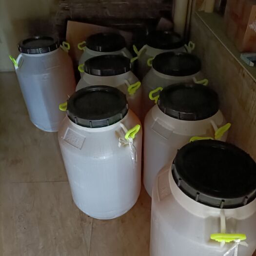 平遥县槐花蜜 有2吨多去年的洋槐蜜，41度，枣花蜜42度