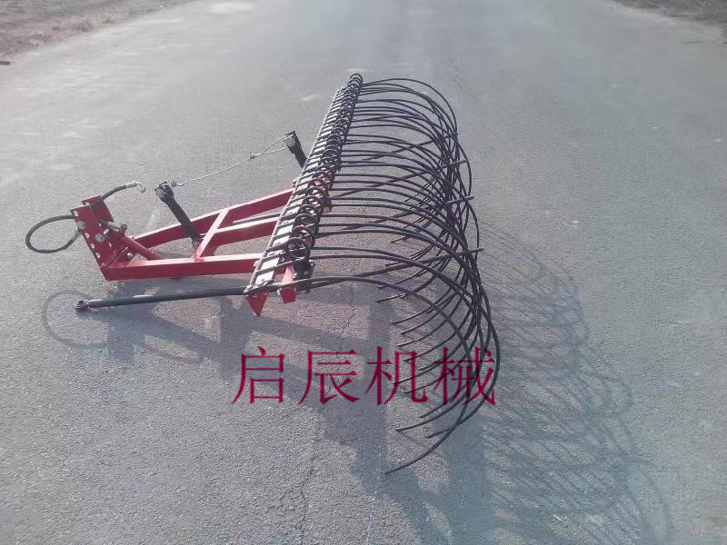  弹齿搂草机