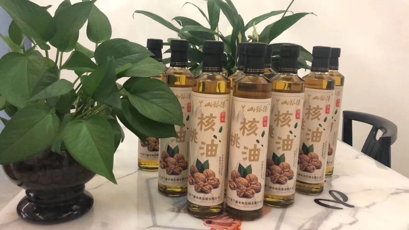 昌宁县 奶奶说是她儿时的味道，铁核桃油，原油原味不含添加剂。