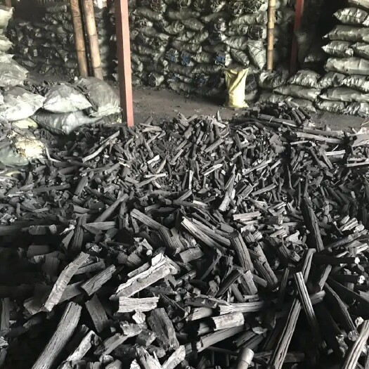 瑞丽市 缅甸小树栎木炭（钢炭、红麻栎炭）无皮 烧烤专用