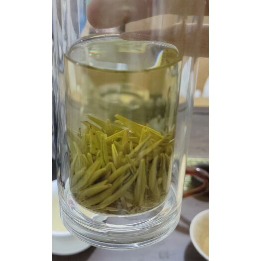 滇绿茶翠芽炒青工艺来自野放茶园口感清香鲜爽甘甜采用全芽头制做