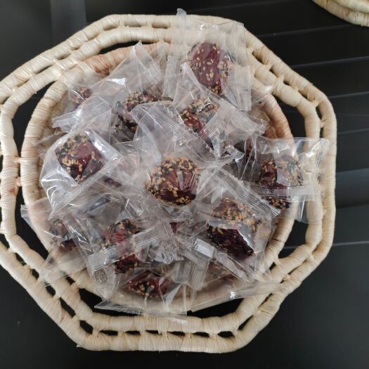 洛南县芝麻枣夹核桃