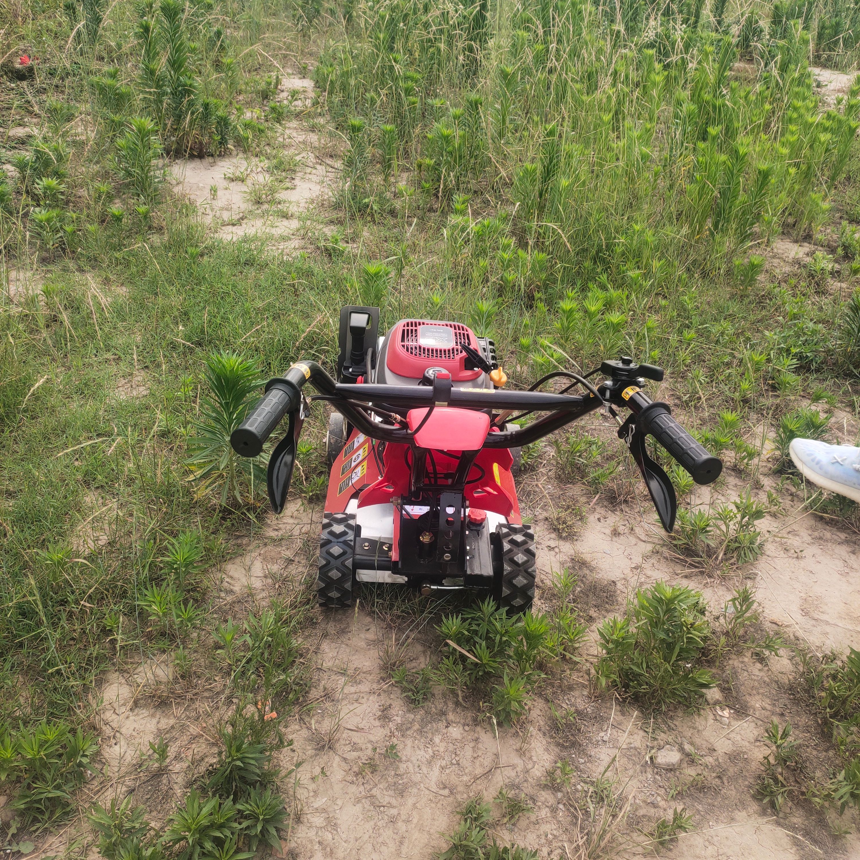 果园割草机  碎草机  自走式割草机  小型果园割草机除草轮