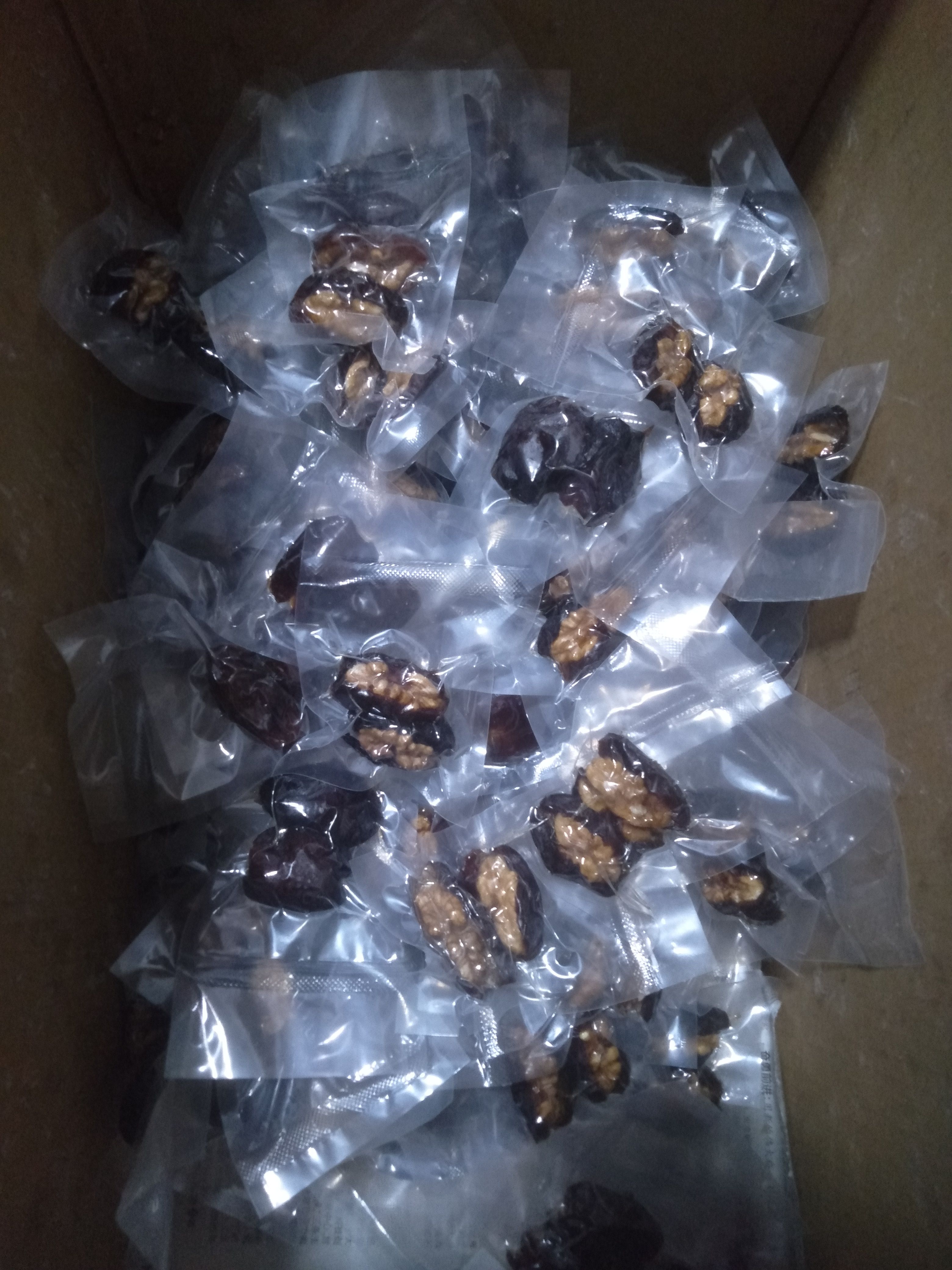 椰枣夹核桃+葡萄干，新鲜口味，精选的原谅，日期新，可以放心购