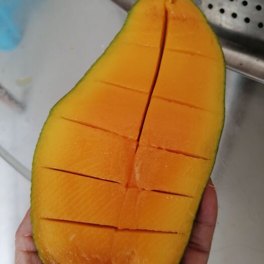 田东县金煌芒，肉厚多汁核扁，中大果100元2件，十斤装包邮