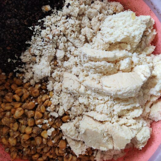 昆明云南贵州四川豆渣+玉米批发豆腐渣喂牛羊鸡鸭发酵豆渣