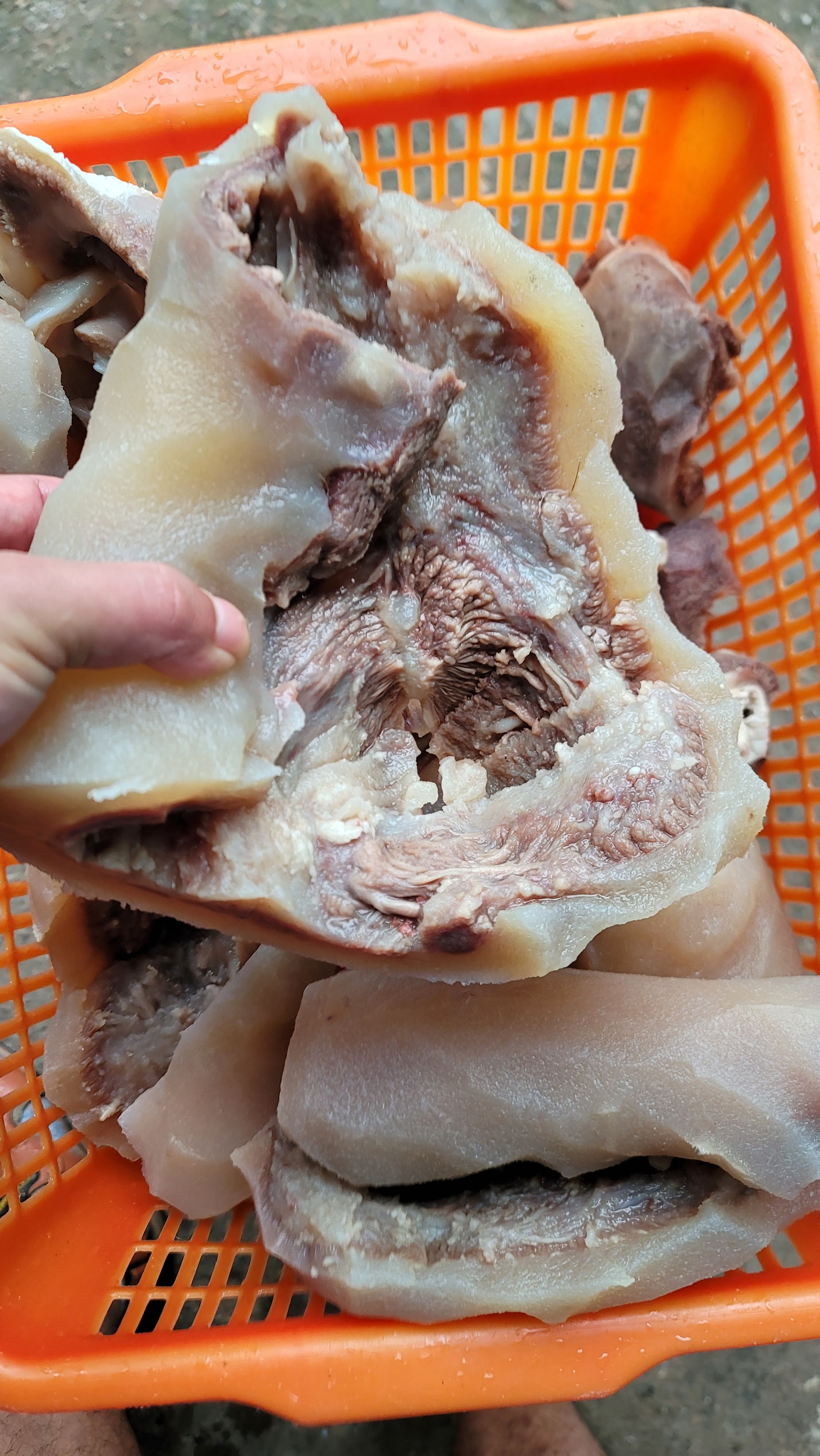 刀削带肉牛头皮、牛杂切配适用