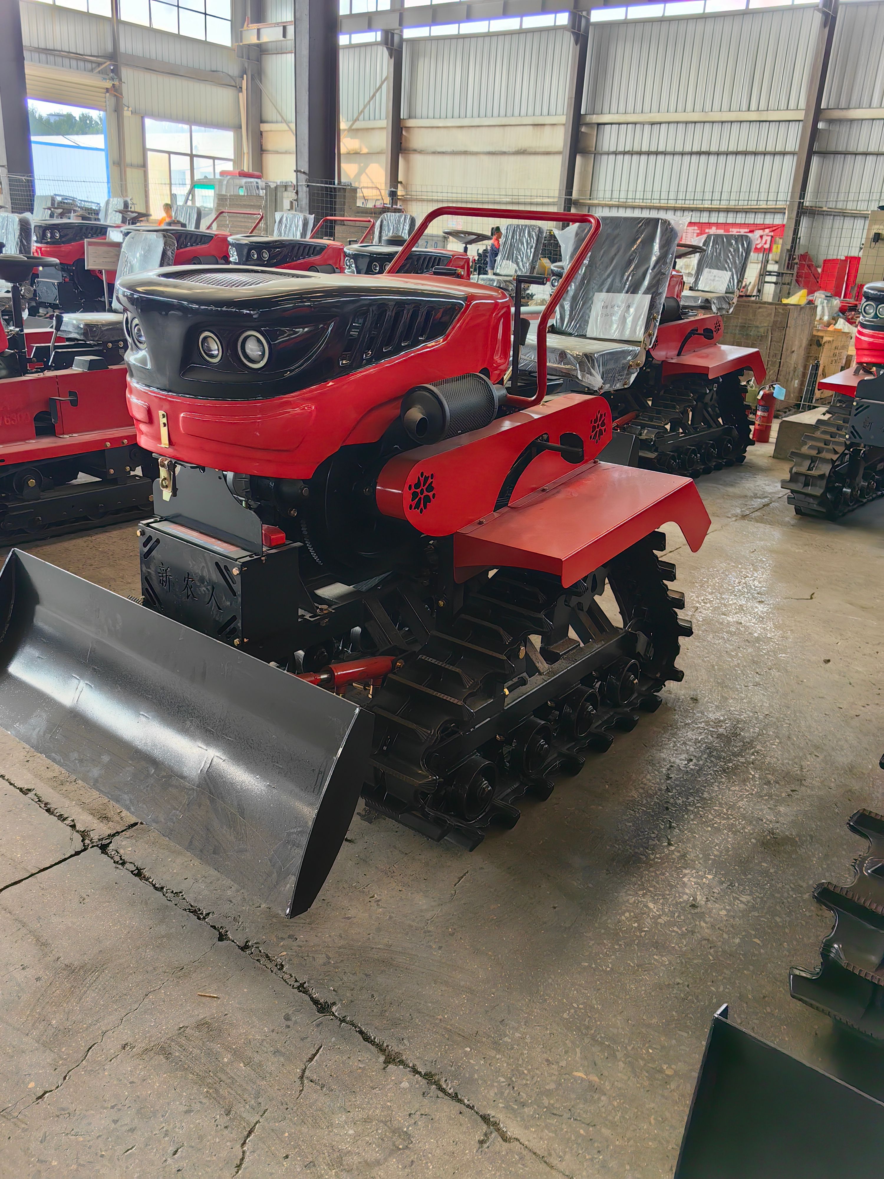 35马力水旱两用履带旋耕机