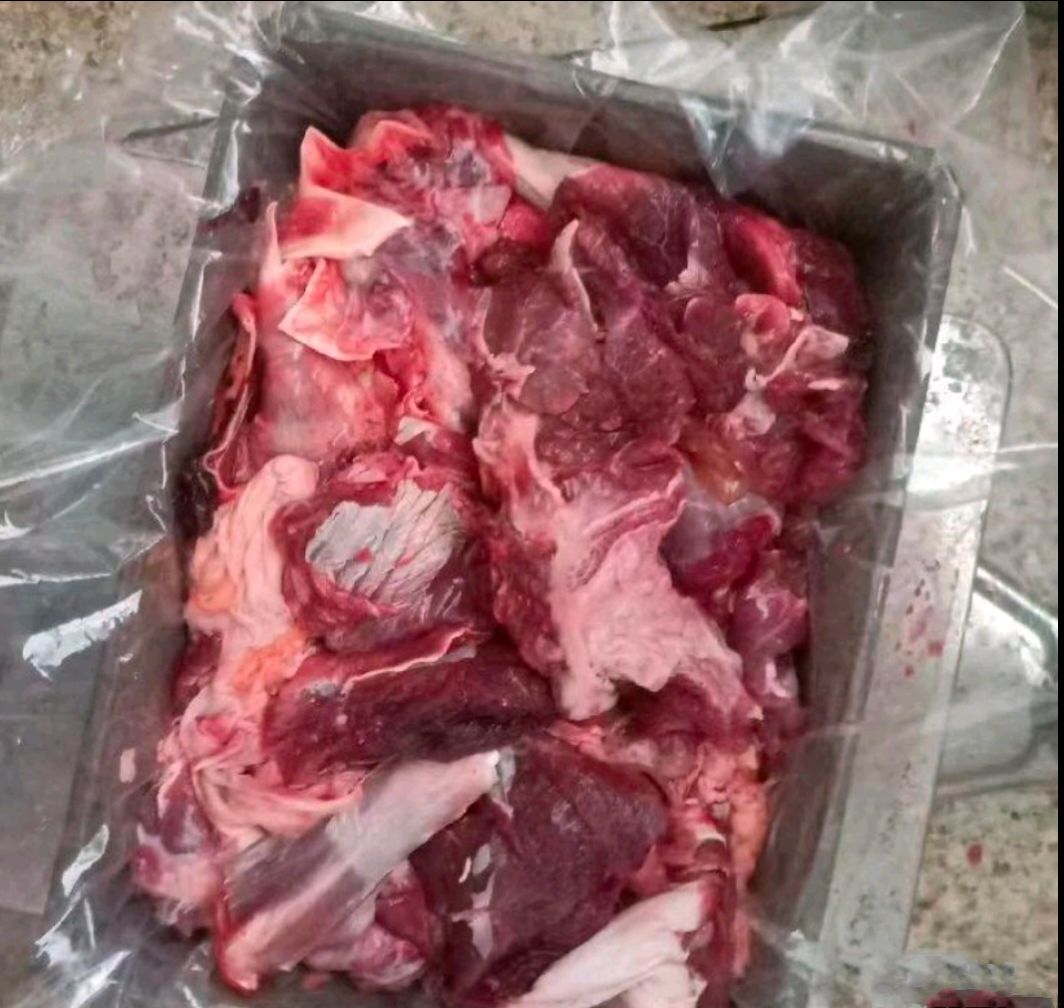 特大块牛碎肉新鲜冷冻不注水黄牛碎肉，大块。铁锅炖牛肉