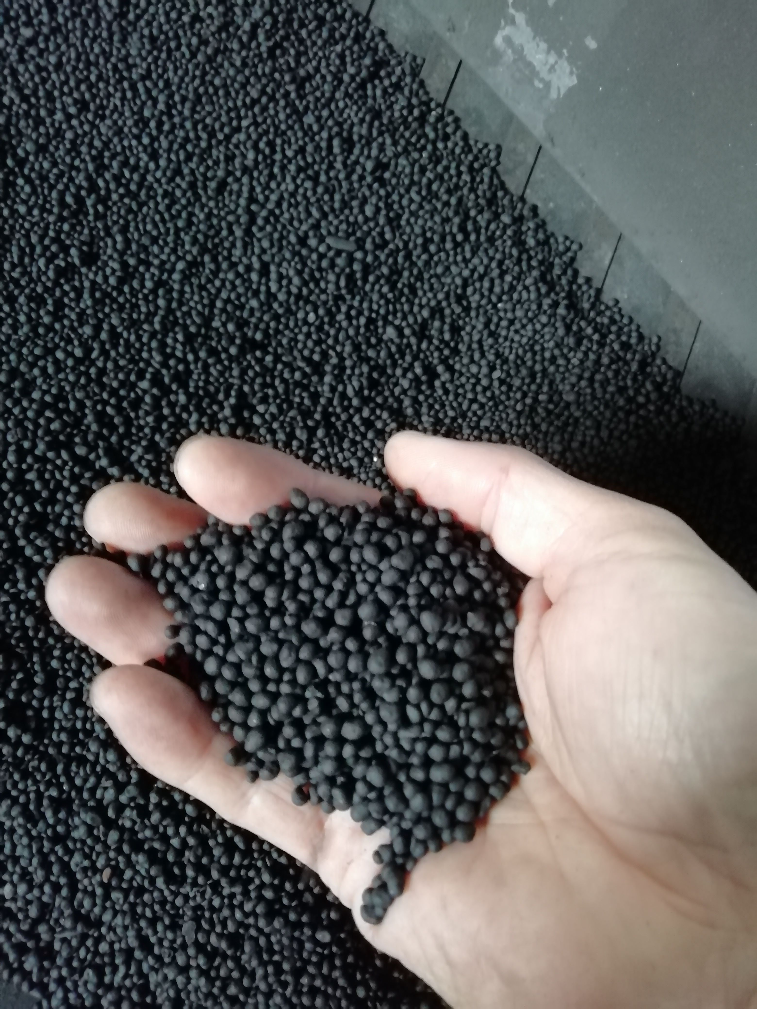 发酵腐熟羊粪有机肥，执行525标准，含量达标