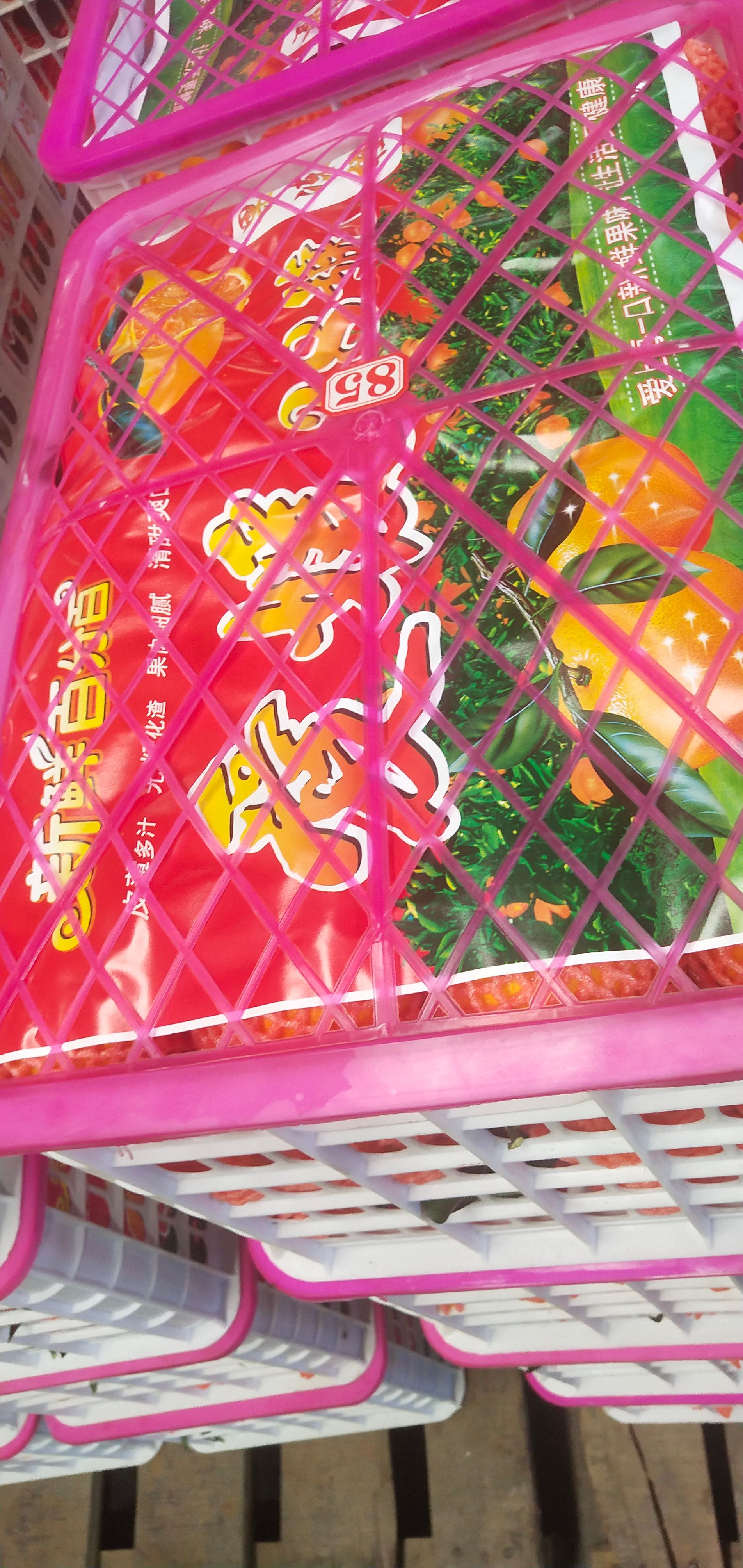 爱媛果冻橙大量上市，果园看果，现采现装，包装齐全，交通便利。