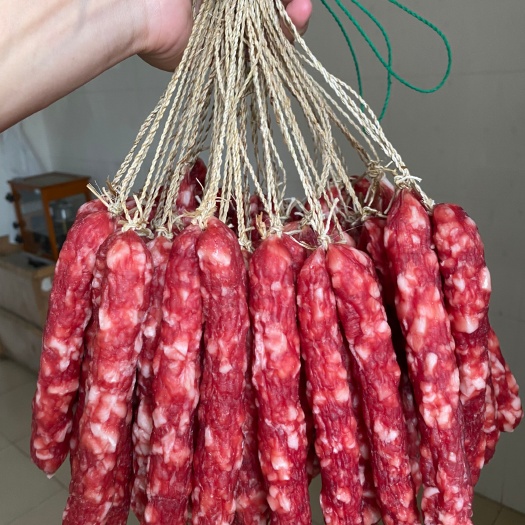 中山市手工精制肠皇腊肠精选猪后腿肉咸香适中广式腊肠厂家直发可以订制