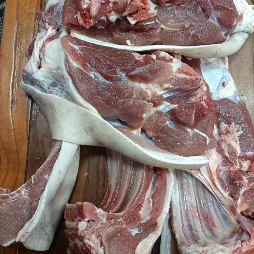 一年以上的山猪肉，可卖散装和整件走