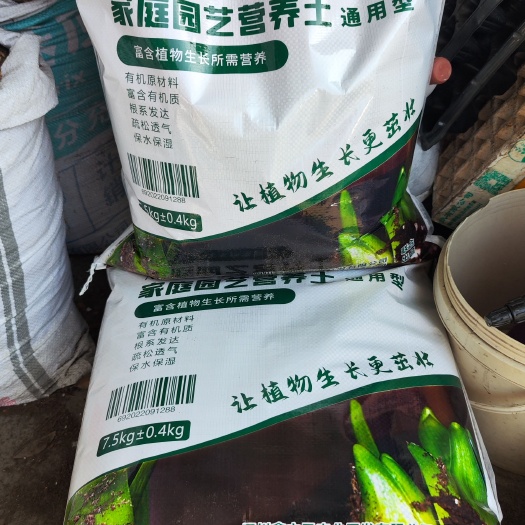 成都鑫立里 营养土厂家，大袋小袋批发。15升~50斤包装整车批发