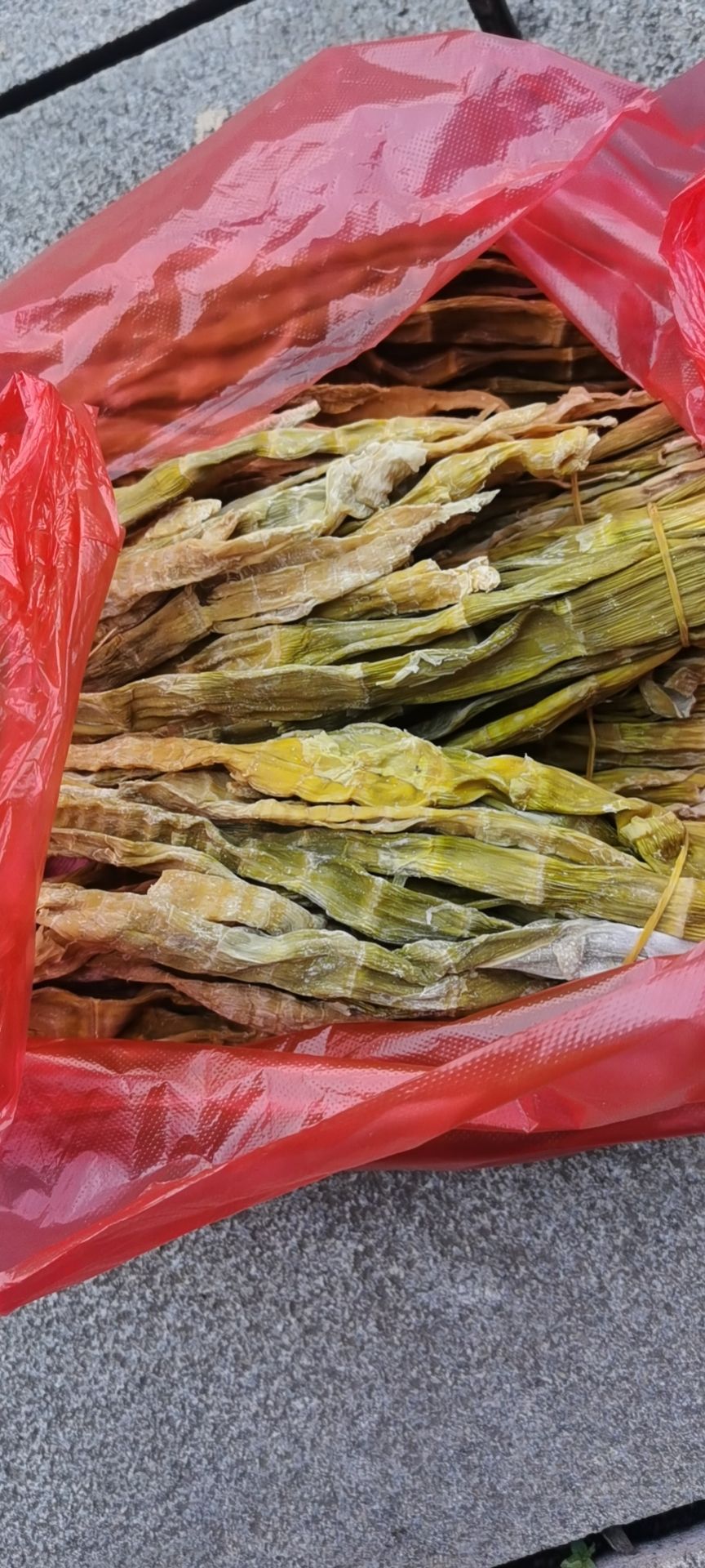经现代工艺盐水煮竹笋炭火烘纯野生石笋干，清脆爽口，1件50斤