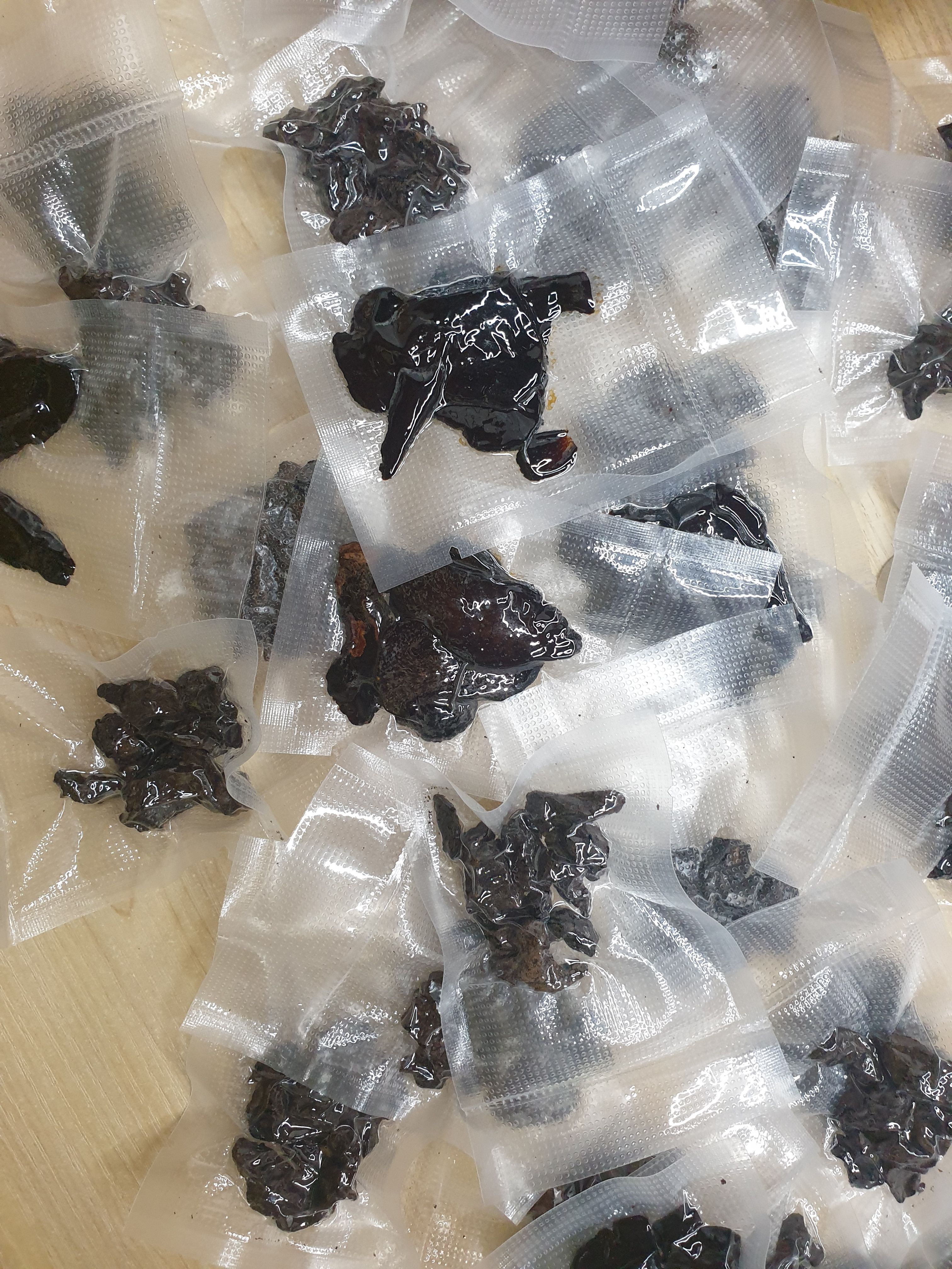 九制黄精，即食九蒸九晒制黄精整个大黄精批发零售（量大从优）
