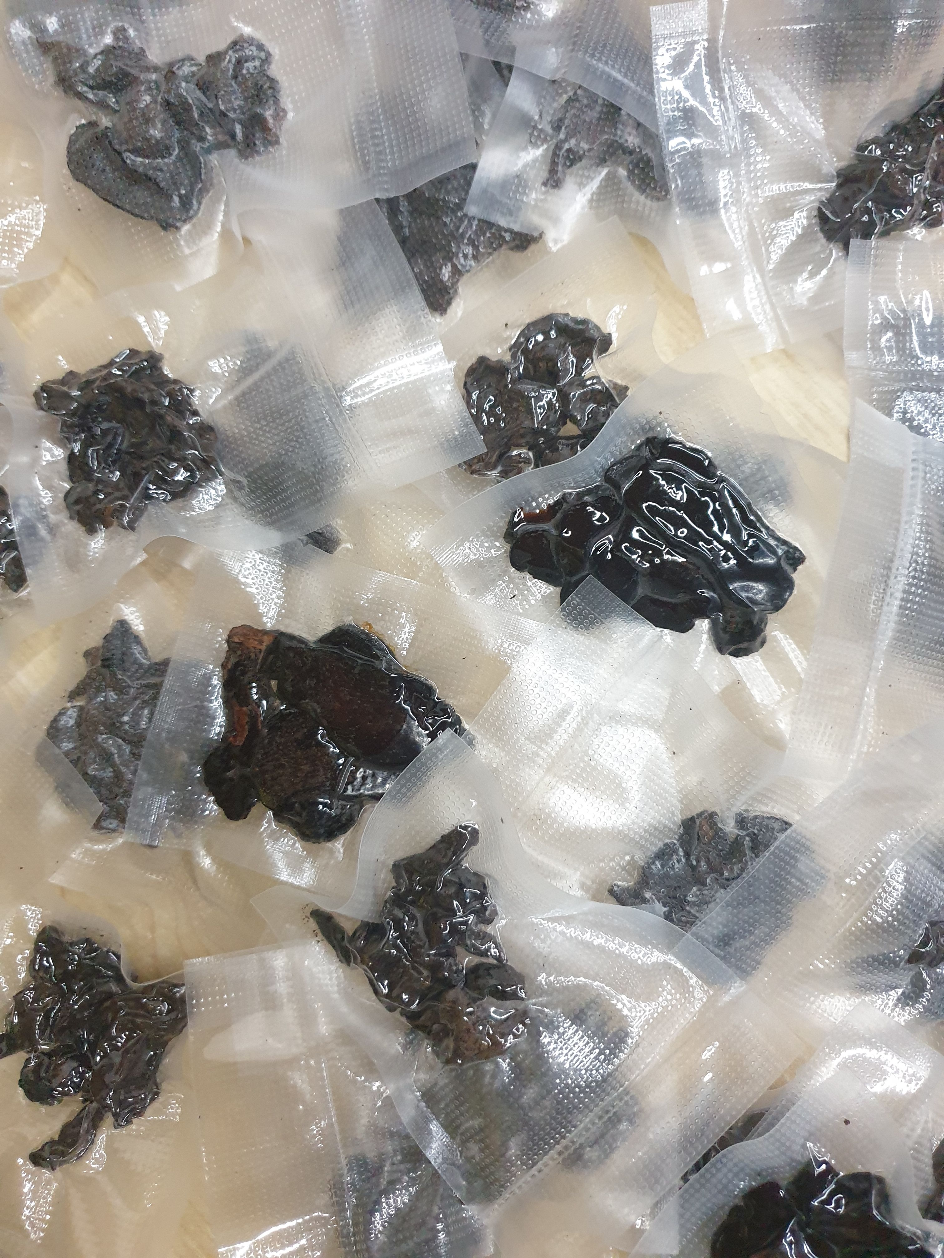 九制黄精，即食九蒸九晒制黄精整个大黄精批发零售（量大从优）