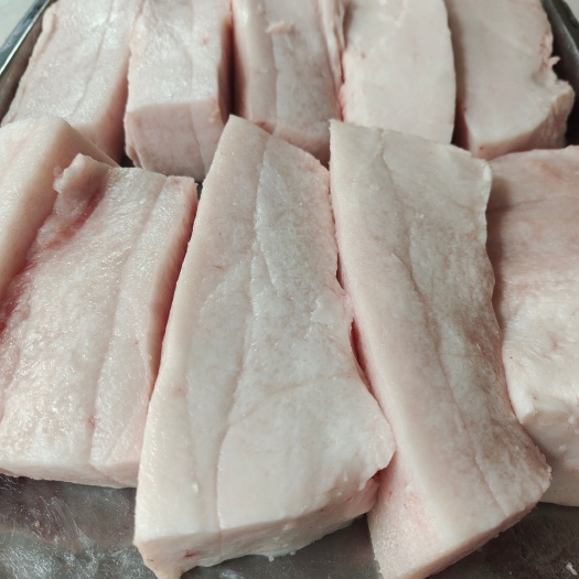 4吨黑毛土猪肉肥膘