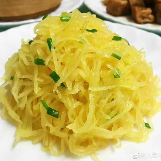 金丝瓜属特菜，有金黄色外壳颜色鲜亮，