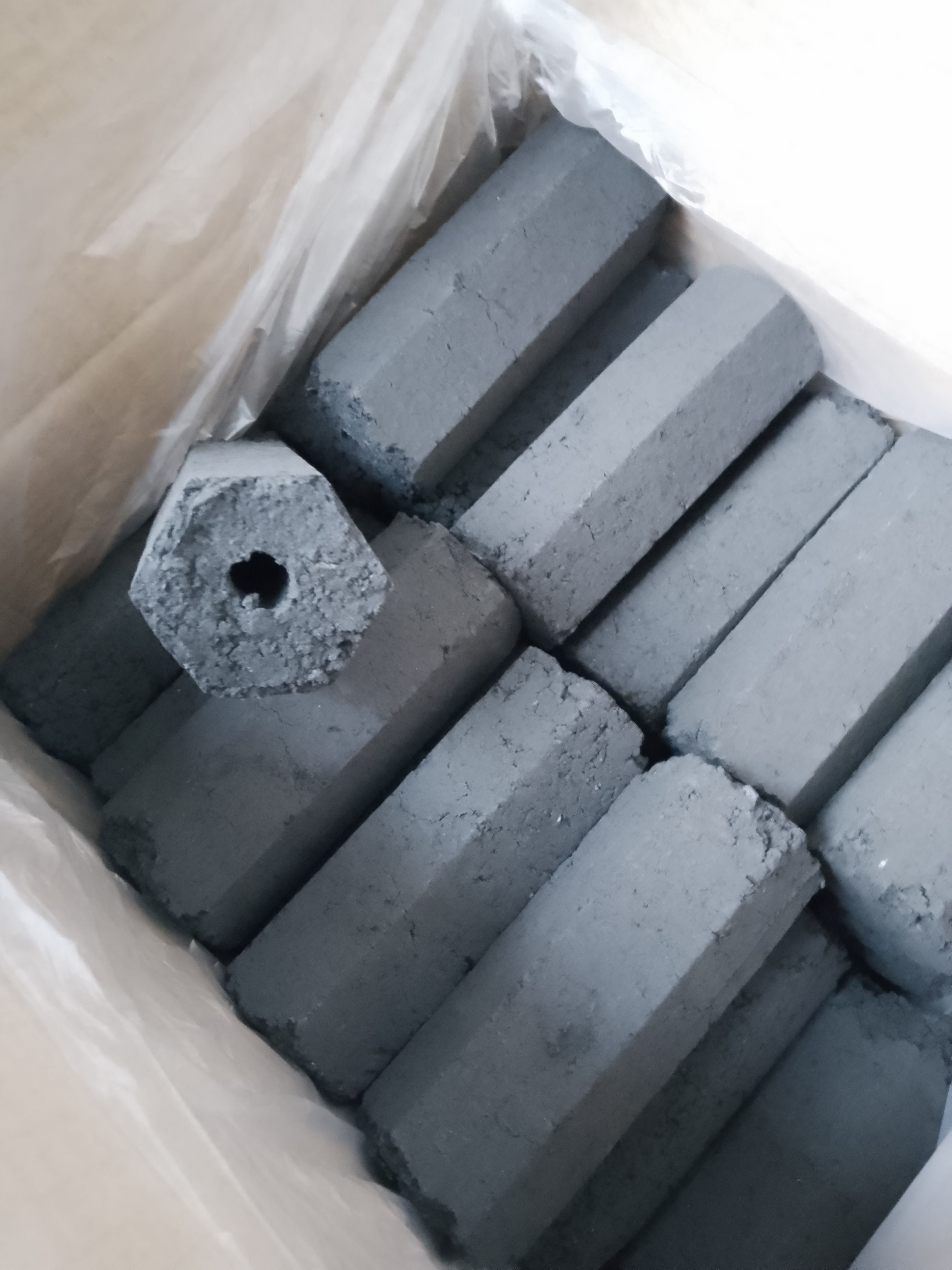烧烤碳家用无烟环保高温易燃耐烧木炭烧烤店批发机制碳果木炭竹炭