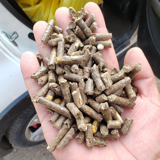 郓城县玉米次粉颗粒，花生秧颗粒，价格不高几毛上车价！可以按需求定制