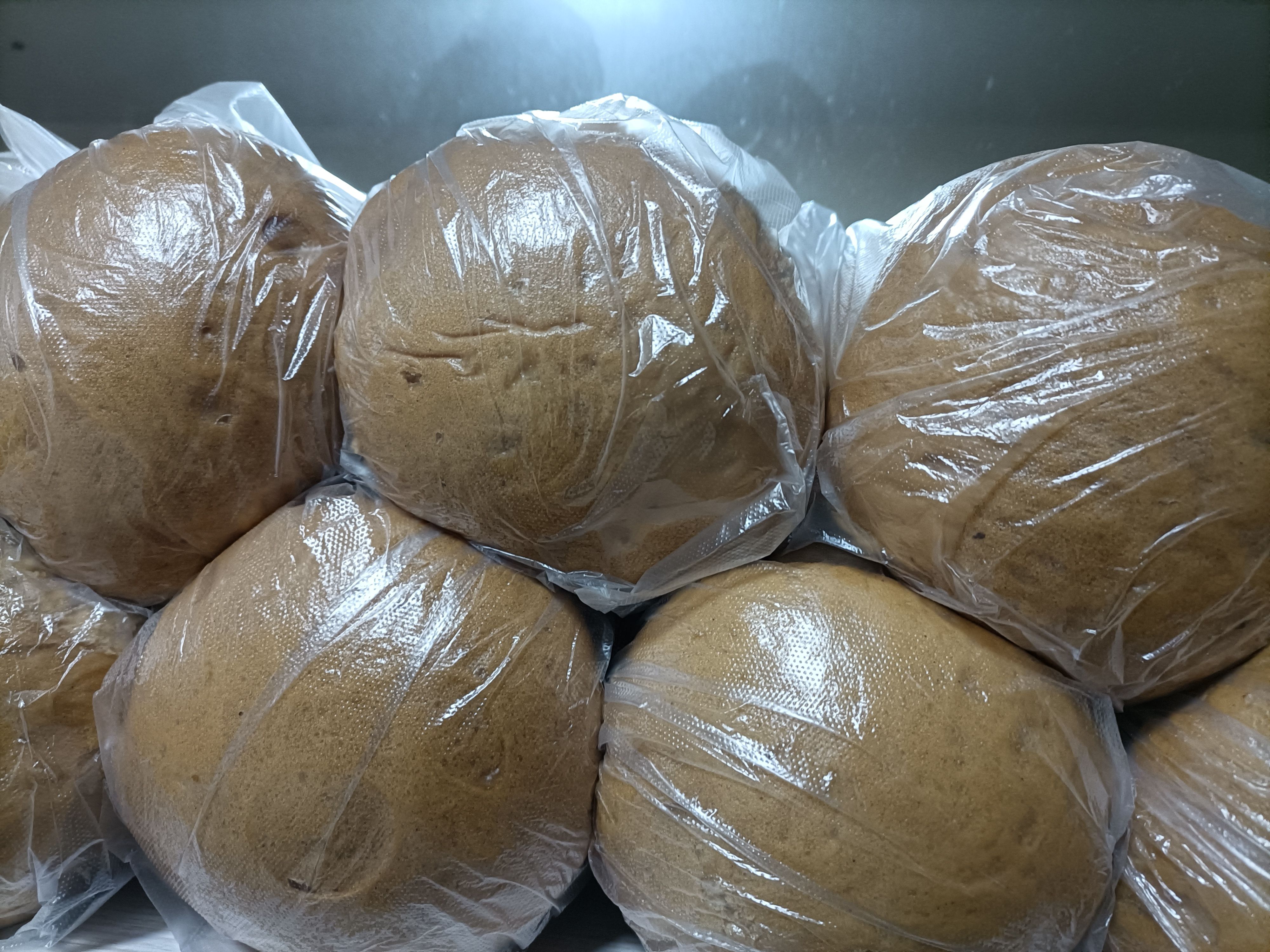 东北粘豆包，白色的，黄色的（发面时勾对玉米）