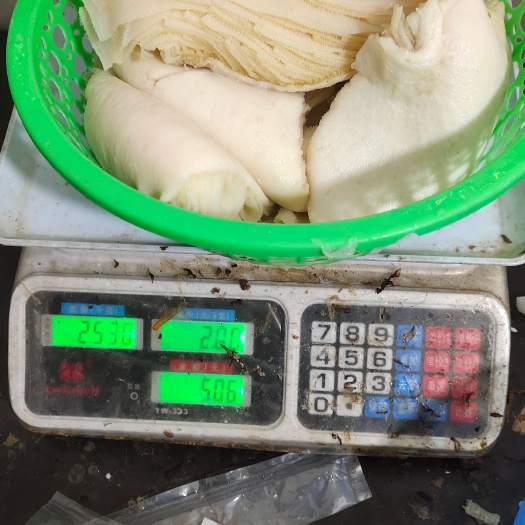 白毛肚，叶子丰富，价格实惠，质量好，可以切千层，可以撕叶片