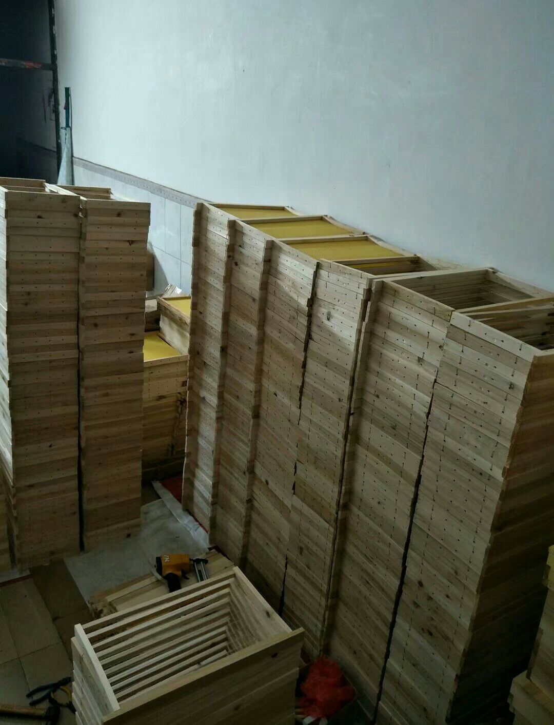 巢框 42规格蜂箱专属，全成品带巢础，已经做成型，回去可直接使用