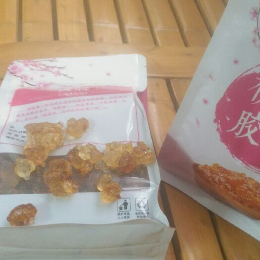 钟祥市老树黄桃胶人工修剪