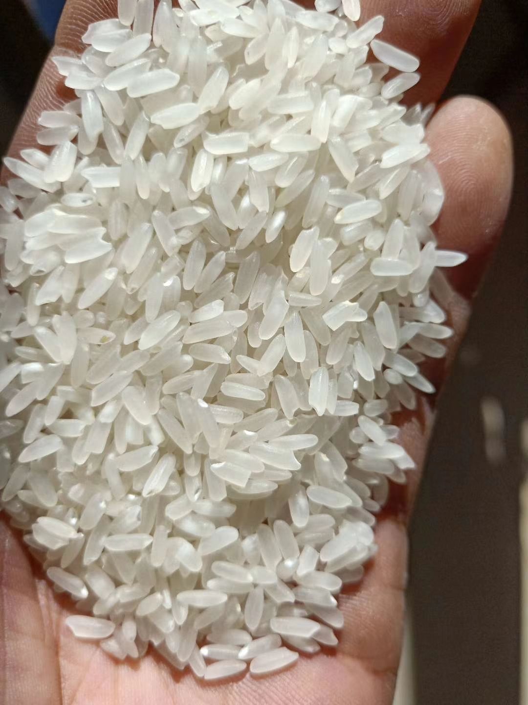  黑龙江镜泊湖水源地东北大米长粒稻花香品种：918