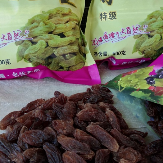 吐鲁番红香妃葡萄干  粒大饱满，风味独特，富含蛋白质，维生素等微量元素，乃滋补上品