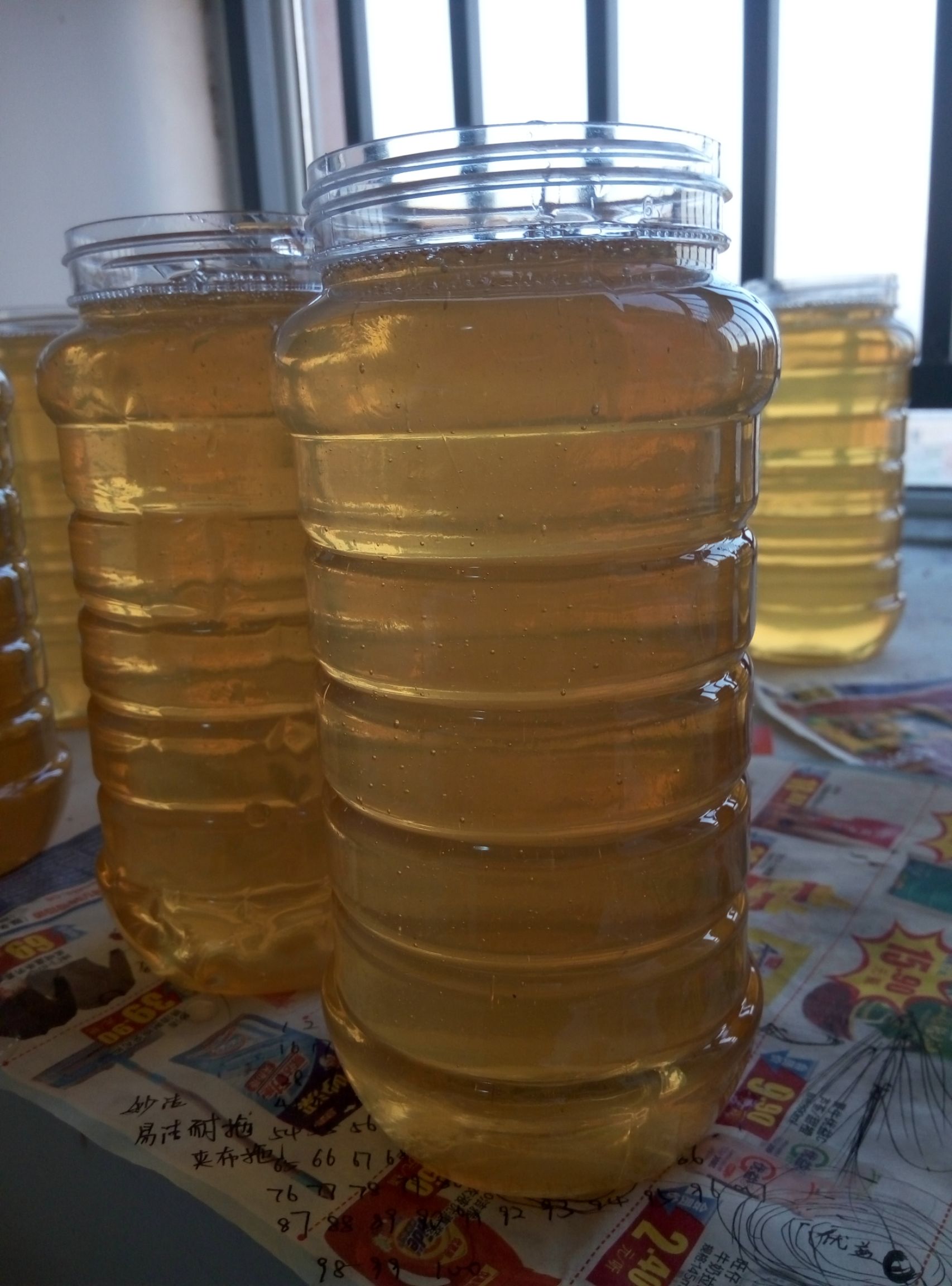 塑料瓶装蜂蜜能放多久(塑料瓶可以储存蜂蜜吗) 塑料瓶装蜂蜜能放多久(塑料瓶可以储存蜂蜜吗)