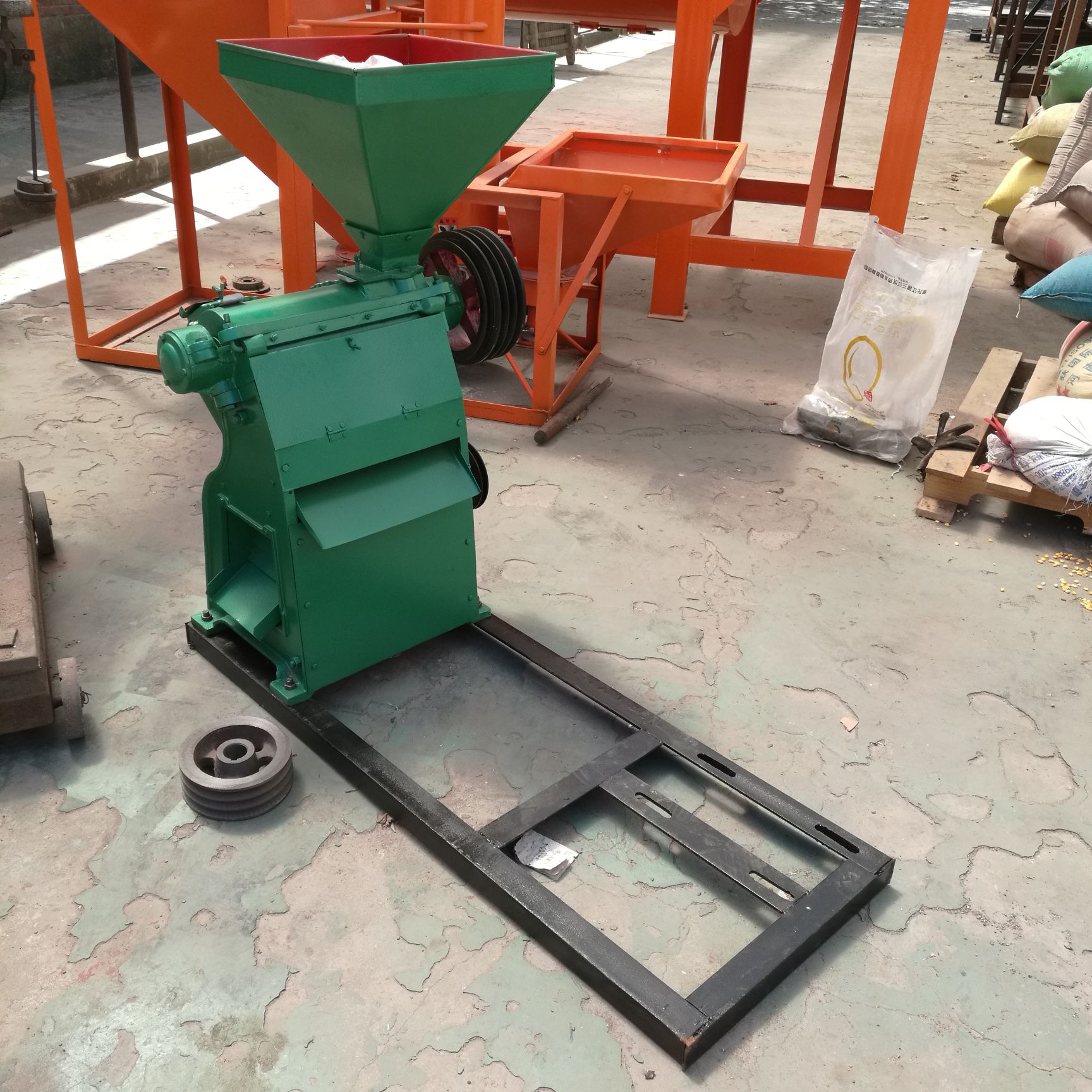 碾米机 玉米，小麦脱皮机，水稻高粱脱壳机