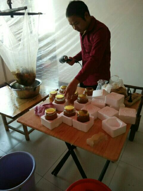 土蜂蜜 玻璃瓶装 2年以上  