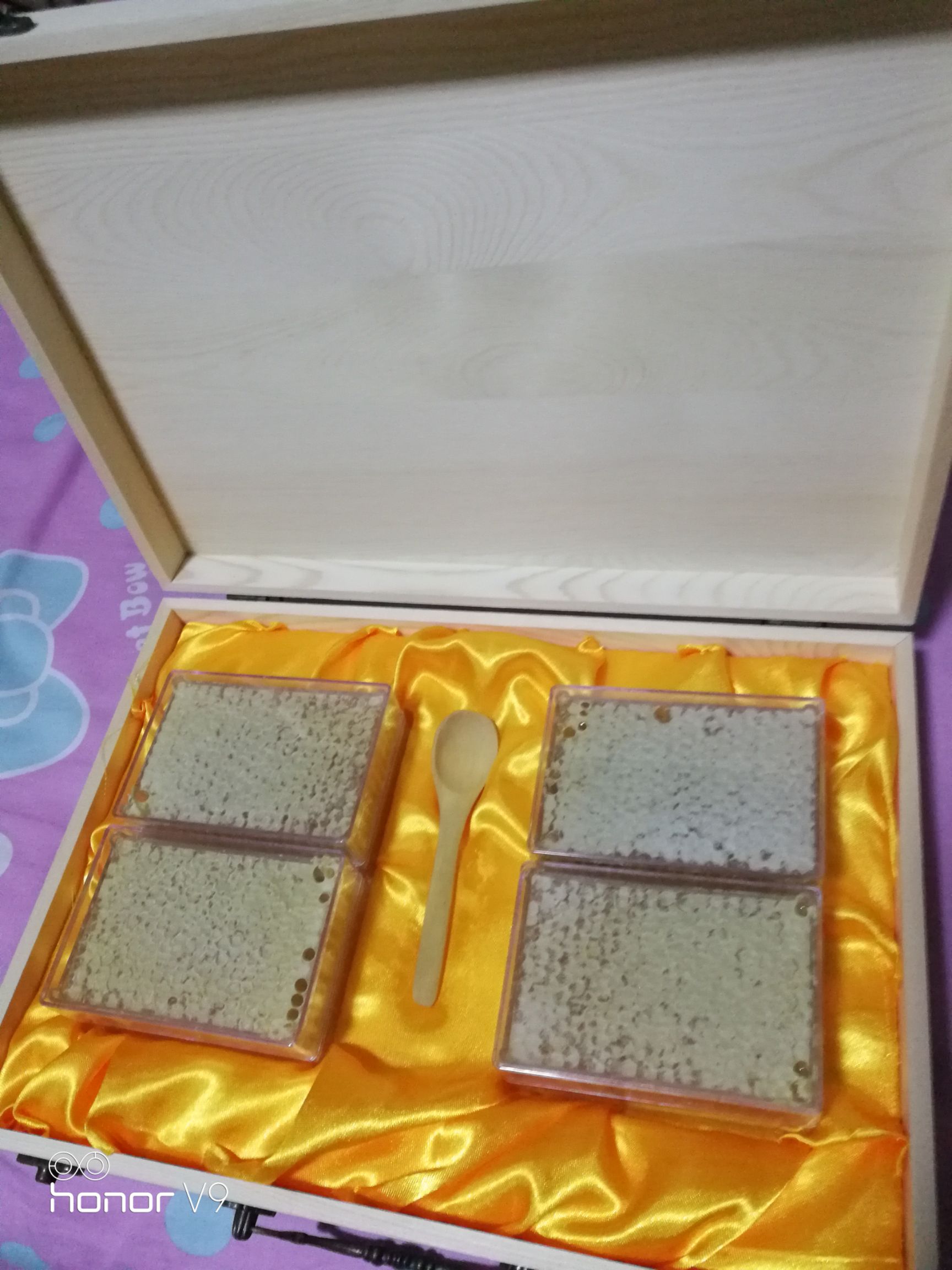 蜂巢蜜  280克左右 不掺假 30年的老蜂场