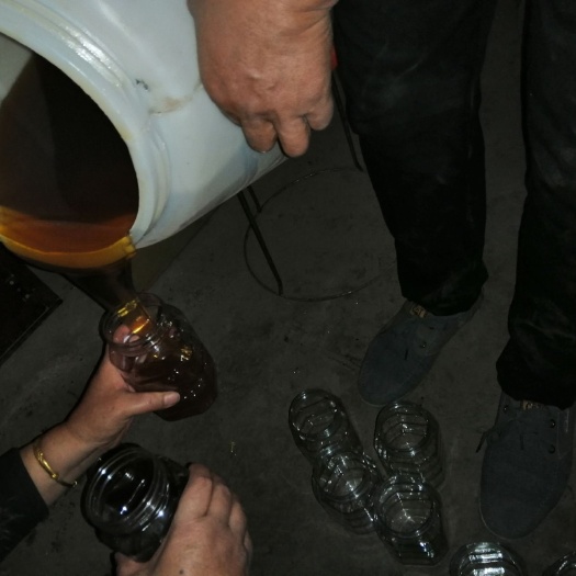 阿克苏市土蜂蜜 桶装 2年  