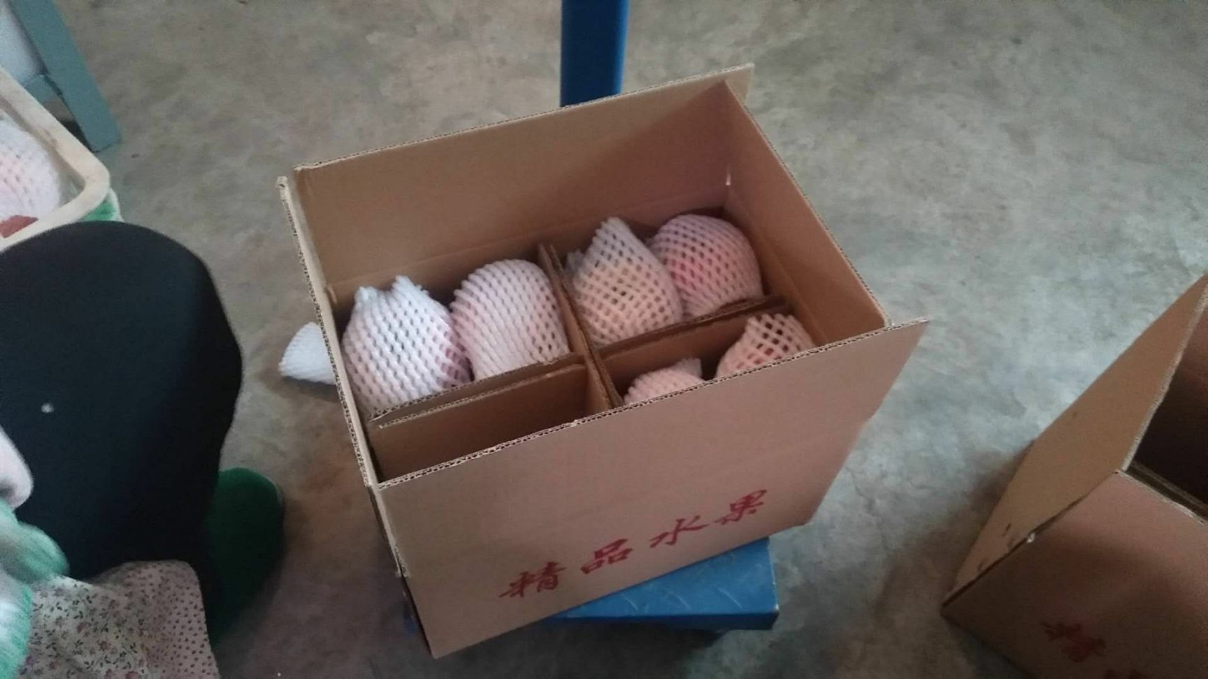 红富士苹果 75mm以上 条红 纸袋 