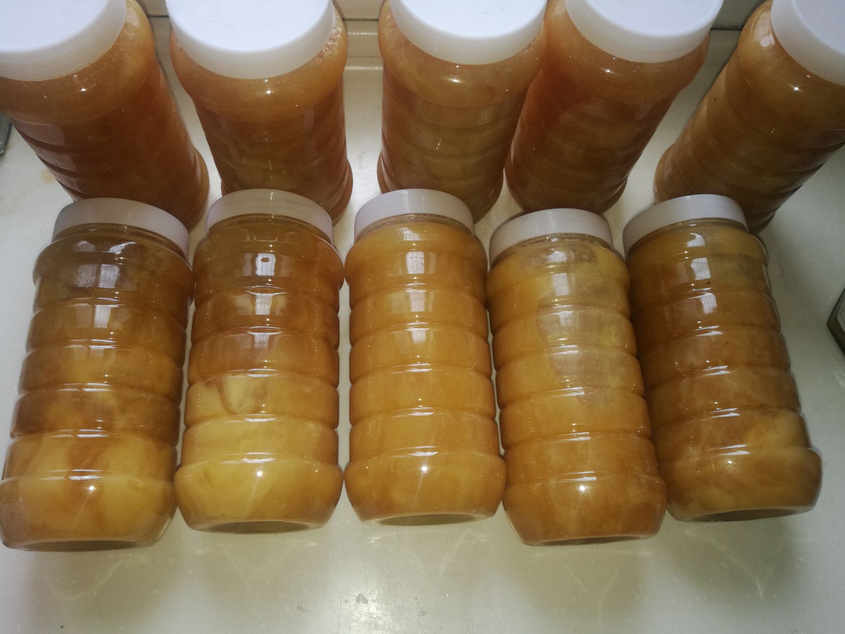 蜂蜜过期2年可以使用吗(蜂蜜过期2年能吃吗存放冰箱)