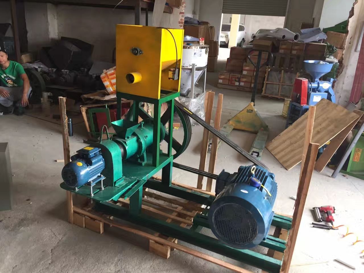 廣州膨化機  小型飼料膨化機 浮水料膨化機
