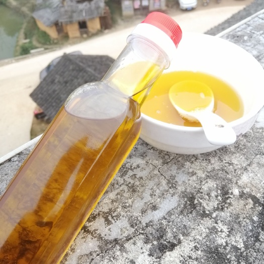 融安县现榨山茶油 ，油质通透