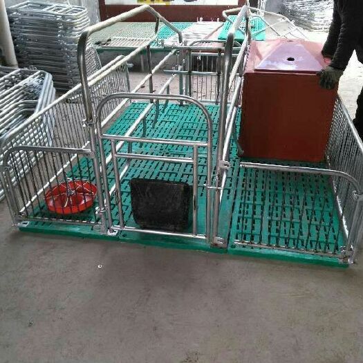母猪产床  产床用于母猪分娩后，小猪和大猪分开，方便喂食，不包运费
