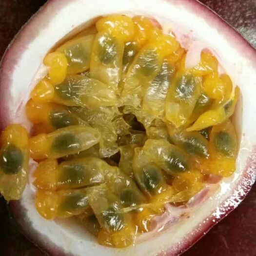 凭祥市越南百香果  80 - 90克 5斤装40，10斤装70。