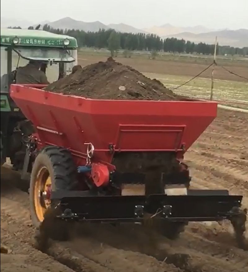 施肥器 有机肥撒肥车农机肥粪肥撒粪车